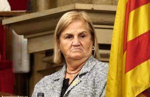 La Generalitat condecora a Núria de Gispert después de haber llamado «cerdos extranjeros» a líderes de C’s y PP Núria de Gispert expresidenta del Parlament de Cataluña. Barcelona Hoy.