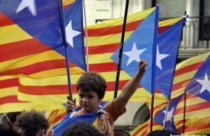 El adoctrinamiento independentista en la asignatura de lengua catalana. Discriminación lingüística en Cataluña Adoctrinamiento infantil en Cataluña.