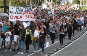 6.000 vecinos salen a la calle para protestar por la inseguridad en Barcelona Manifestación en Barcelona contra la delincuencia.
