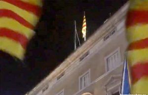 Torra descuelga la bandera de España y se declara en rebeldía «hasta el final» Torra descuelga la bandera española y se declara en rebeldía hasta el final