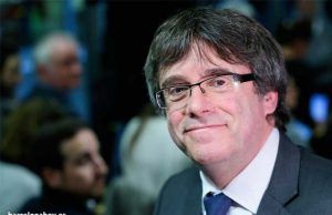 Puigdemont visitará a los políticos presos en febrero junto a otros eurodiputados Puigdemont anuncia que visitará a los políticos presos en la cárcel de Lledoners en febrero.