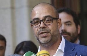 La Generalitat pone en marcha un documento para desplazamientos y se olvida de ponerlo en castellano La Generalitat nuevamente prescinde del castellano