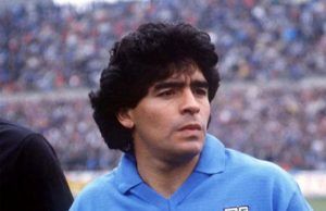 Ha muerto Diego Armando Maradona de un infarto Diego Armando Maradona ha fallecido este miércoles a los 60 años víctima de un paro respiratorio. Una semana después de su último cumpleaños.