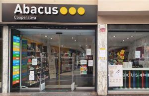 Abacus abre una investigación contra una empleada por dar las gracias a una cliente en español Abacus Barcelona