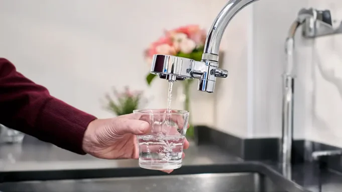 Cómo purificar el agua de grifo para poder beberla desde casa Cómo purificar el agua de grifo para poder beberla desde casa
