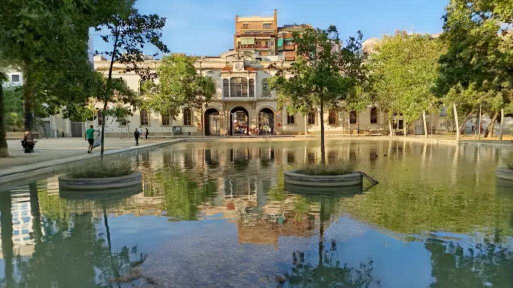 Lago de los Jardines del Baix Guinardó