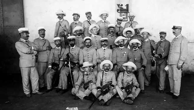 Soldados españoles durante la guerra de Cuba, 1898 (Biblioteca Nacional de España, Madrid)