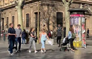 El Ayuntamiento de Barcelona toma medidas para reducir el uso del español y favorecer el uso del catalán Reducir el uso del español