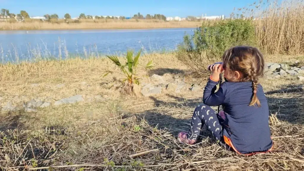 Una niña en el Delta del Llobregat