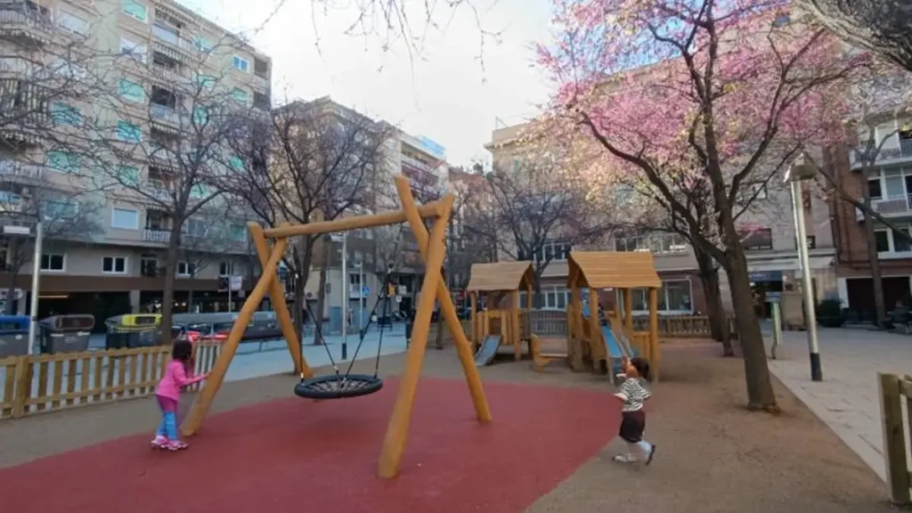 Parque infantil en Les Corts de Barcelona