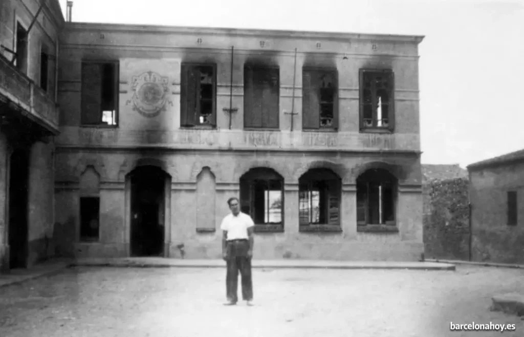 El Centro Católico después de ser quemado y sus ocupantes asesinados en 1936.