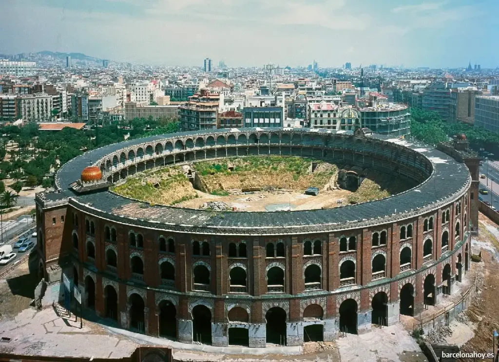 Centro Comercial Las Arenas en mayo de 2004