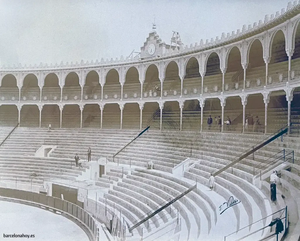 Interior de la plaza de toros de Barcelona Las Arenas