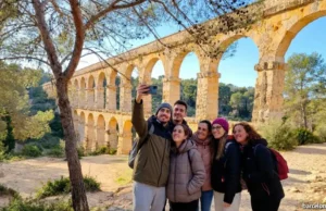 Viajes en grupo desde Tarragona: cuando el viaje es la experiencia, no el destino Puente romano del diablo de Tarragona