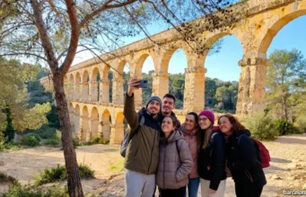 Viajes en grupo desde Tarragona: cuando el viaje es la experiencia, no el destino Puente romano del diablo de Tarragona