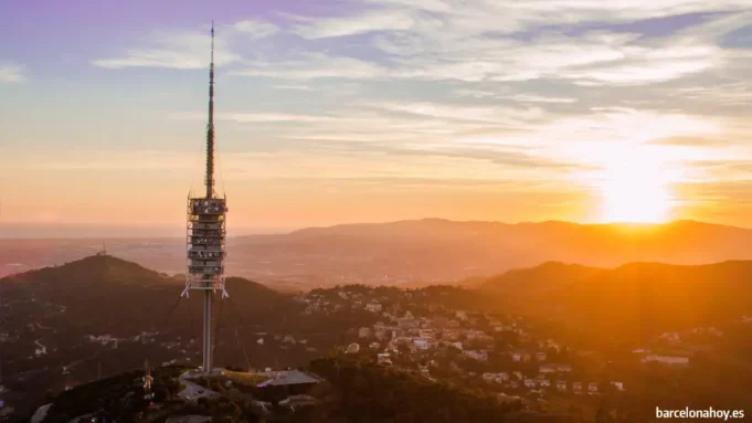 Torre de Collserola. El mejor lugar donde ver el atardecer en Barcelona. Torre de Collserola. El mejor lugar donde ver el atardecer en Barcelona.