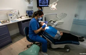 Barcelona vive el boom de los implantes dentales, pero el miedo sigue vaciando consultas Implantes dentales en Barcelona