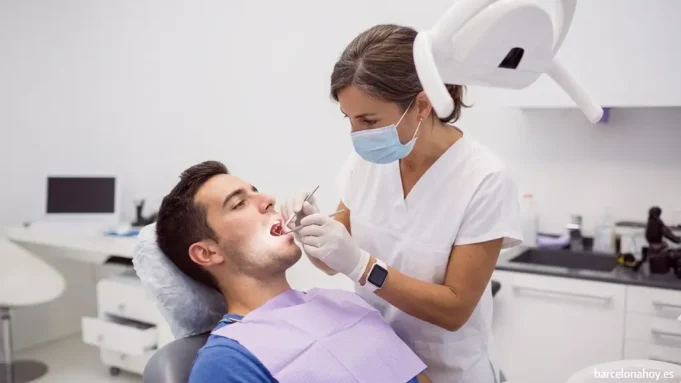 implantes dentales en el Eixample de Barcelona implantes dentales en el Eixample de Barcelona